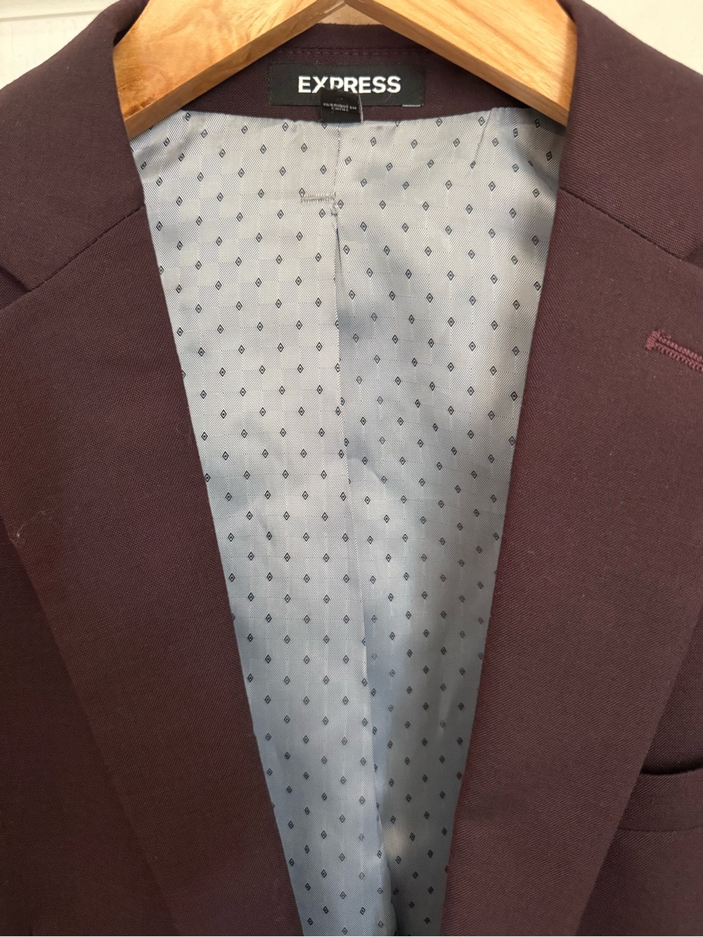 Express Men's Burgundy
Two-Button Wool Blend Jacket - Slim Size 36S x36C - Picture 2 of 14
